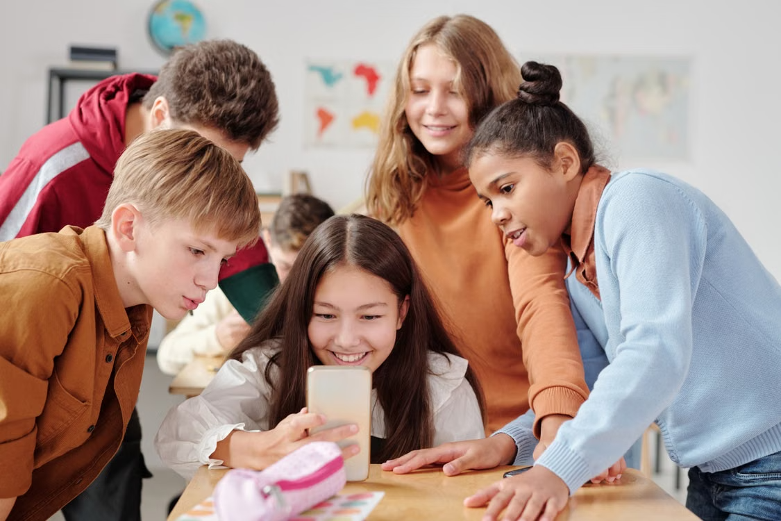 El debate sobre el uso del celular en las escuelas mexicanas: ¿menos pantalla significa más aprendizaje?