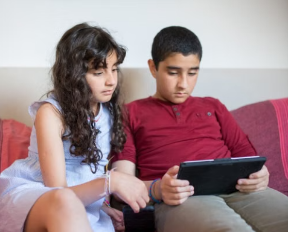 México restringirá el uso de celulares y tabletas en escuelas a partir de noviembre